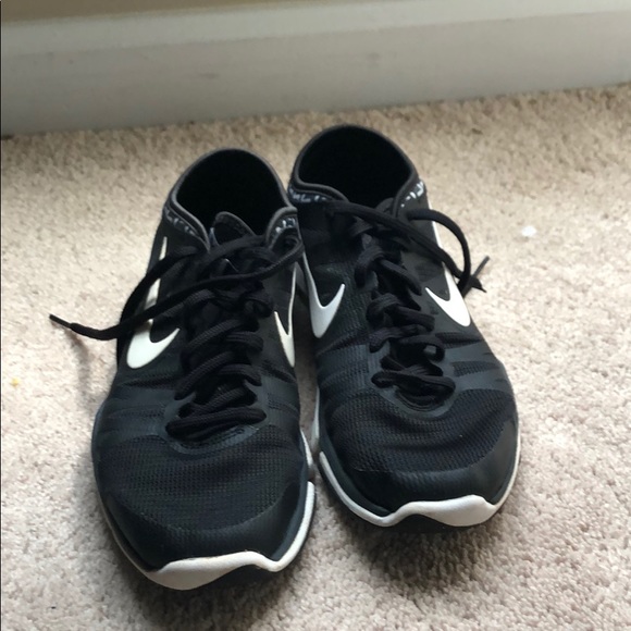 Women Nike running shoes - Picture 3 of 5